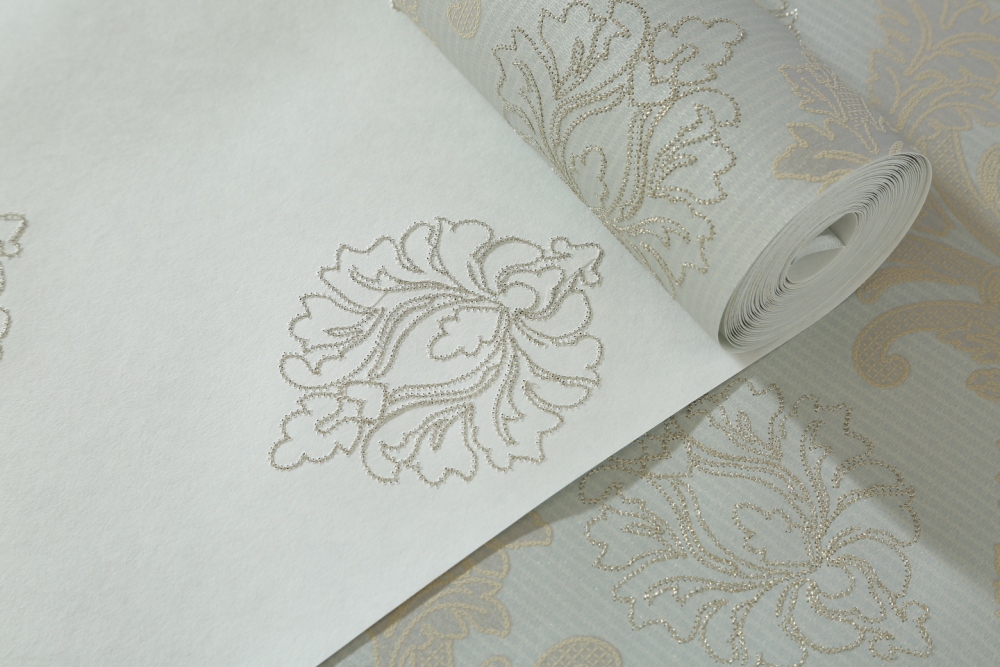 地暖用電和用燃?xì)饽膫€(gè)省錢(qián)_燃?xì)獾嘏碗姷嘏膫€(gè)好_電暖地暖和燃?xì)獾嘏?/></p>
<p>新房裝地暖好還是水暖好？</p>
<p>1、從安全性上分析</p>
<p>水地暖的安全風(fēng)險(xiǎn)是漏水，由于水地暖的水管盤(pán)管是一整條的，不允許有任何的接口，在地暖盤(pán)管質(zhì)量可以的前提下，漏水風(fēng)險(xiǎn)的地方就是盤(pán)管與分集水管、主水管與壁掛爐、主水管與分集水器的接口。</p>
<p>而電地暖沒(méi)有漏水的風(fēng)險(xiǎn)，當(dāng)發(fā)熱電纜質(zhì)量過(guò)關(guān)的前提下，的安全隱患就是電磁場(chǎng)的輻射，這是由于電纜是呈回型盤(pán)在地面上，電纜越長(zhǎng)則地磁場(chǎng)就會(huì)相互重疊，因此地磁場(chǎng)的輻射就會(huì)增大，此時(shí)過(guò)大的電磁場(chǎng)輻射就會(huì)對(duì)人體健康造成傷害。所以從安全性上分析，水地暖比較好。</p>
<p>2、從價(jià)格上分析</p>
<p>電地暖是利用電來(lái)做能源，就是把電源轉(zhuǎn)化為熱能；水地暖一般是和天然氣壁掛爐連接起來(lái)的，所以消耗的是燃?xì)?。從轉(zhuǎn)化能量上來(lái)說(shuō)，燃?xì)獗入娔芏噢D(zhuǎn)化30％的熱能；此外，水的蓄熱性能比電纜的蓄熱性能要好，前者不需要連續(xù)不斷的供熱，則后者需要不斷的通電加熱。所以從價(jià)格上分析，用水地暖比較好。</p>
<p>3、從使用壽命上分析</p>
<p>水地暖在使用的過(guò)程中容易出現(xiàn)故障，所以使用壽命最長(zhǎng)的不超過(guò)40年；而電地暖使用壽命要長(zhǎng)的多，長(zhǎng)達(dá)70年，程度上保障了消費(fèi)者的權(quán)益。所以從使用壽命上分析，電地暖比較好。</p>
<p><img src=